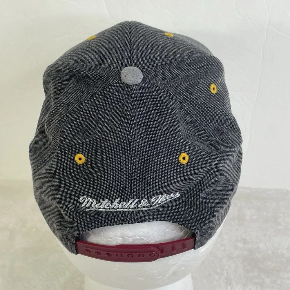 Mitchell & Ness Cleveland Cavaliers Hat Adjustable Gray Basketball Snapback